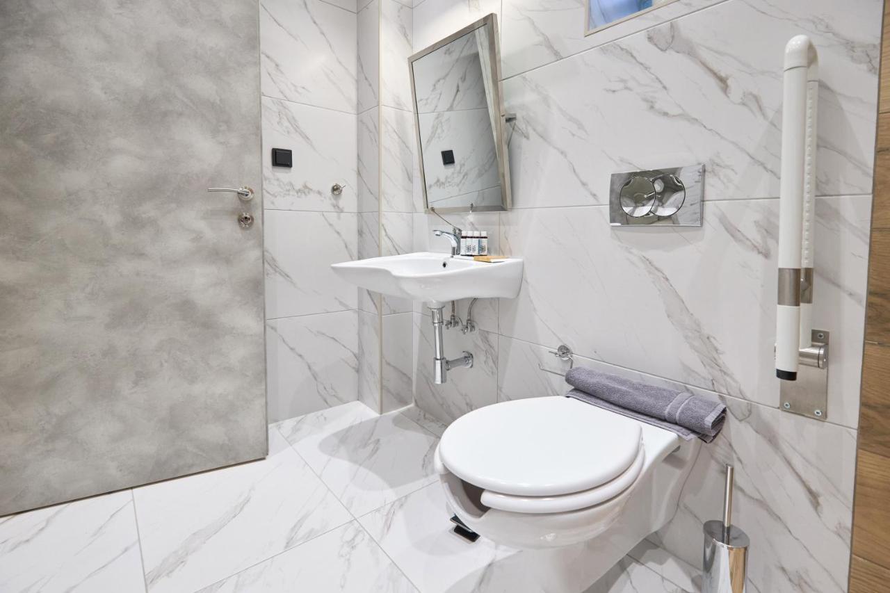 Oisymi Luxury * Nea Peramos (Macedonia)